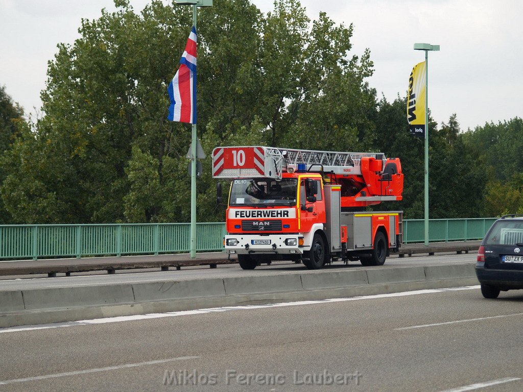 VU Transporter Lkw Zoobruecke Rich Koeln    P14.JPG